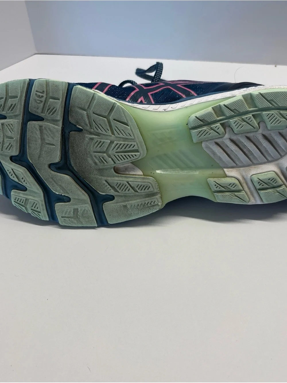 ASICS Gel Kayano 27 Women's blue Running Shoe with Pink Accents size 11